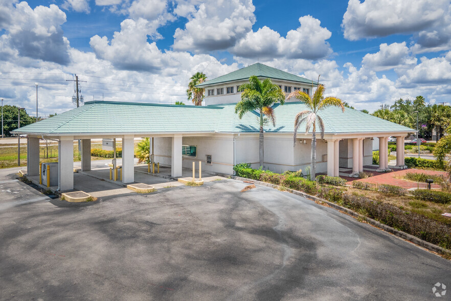 8341 Dani Dr, Fort Myers, FL for sale - Primary Photo - Image 1 of 1