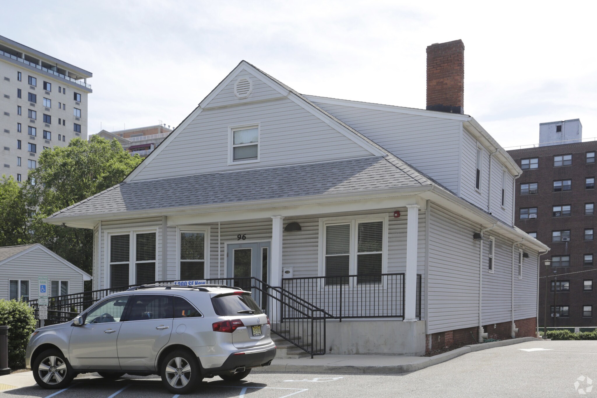 96 Summit Ave, Hackensack, NJ for sale Primary Photo- Image 1 of 1