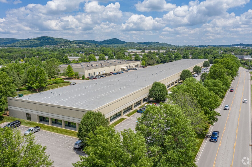 305 Seaboard Ln, Franklin, TN for lease - Building Photo - Image 3 of 4