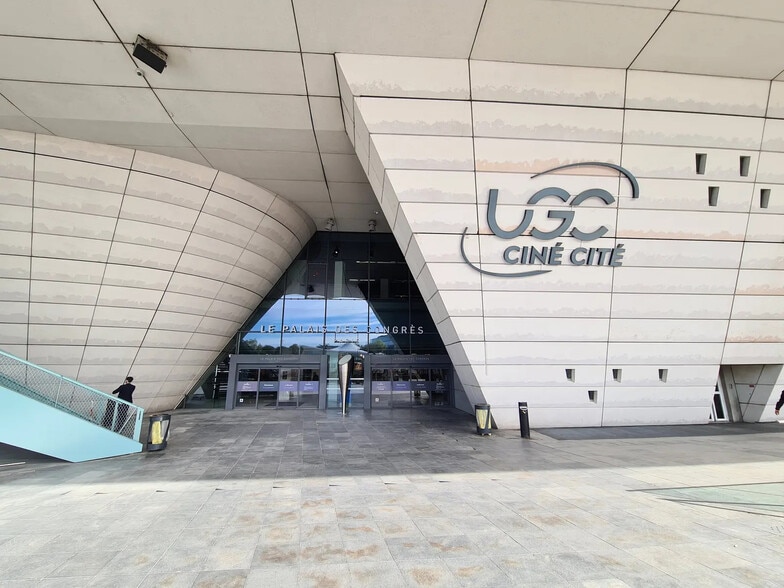 2 Place De La Porte Maillot, Paris for lease - Building Photo - Image 2 of 11