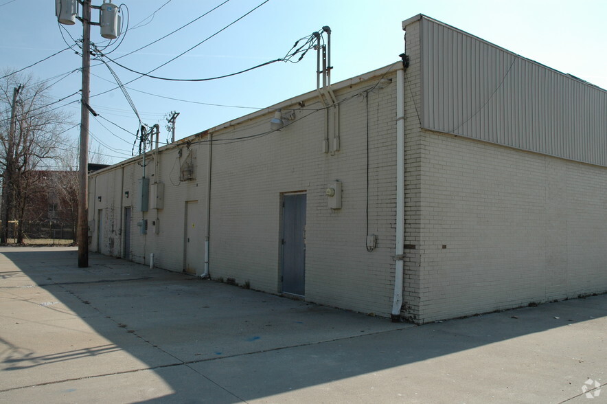 134-140 N Gratiot Ave, Mount Clemens, MI for lease - Building Photo - Image 3 of 5