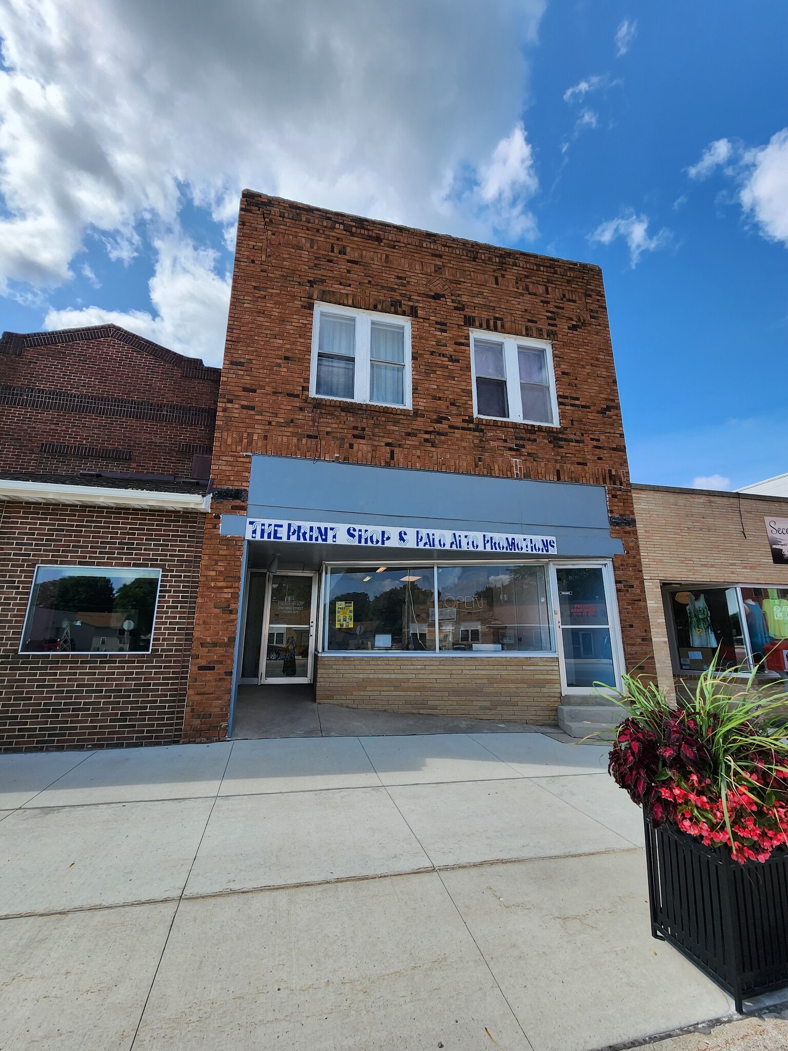 2104 Main St, Emmetsburg, IA for sale Primary Photo- Image 1 of 22