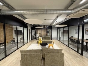 9 Rue Victor Massé, Paris for lease Interior Photo- Image 2 of 26