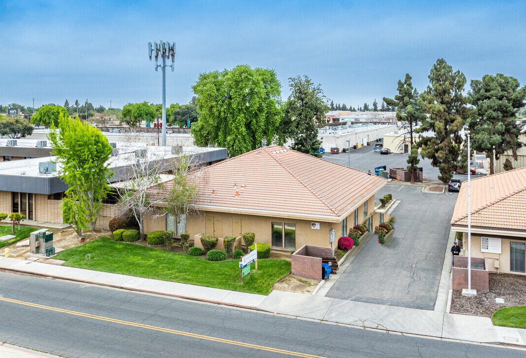3321-3323 S Fairway st, Visalia, CA for sale Primary Photo- Image 1 of 13