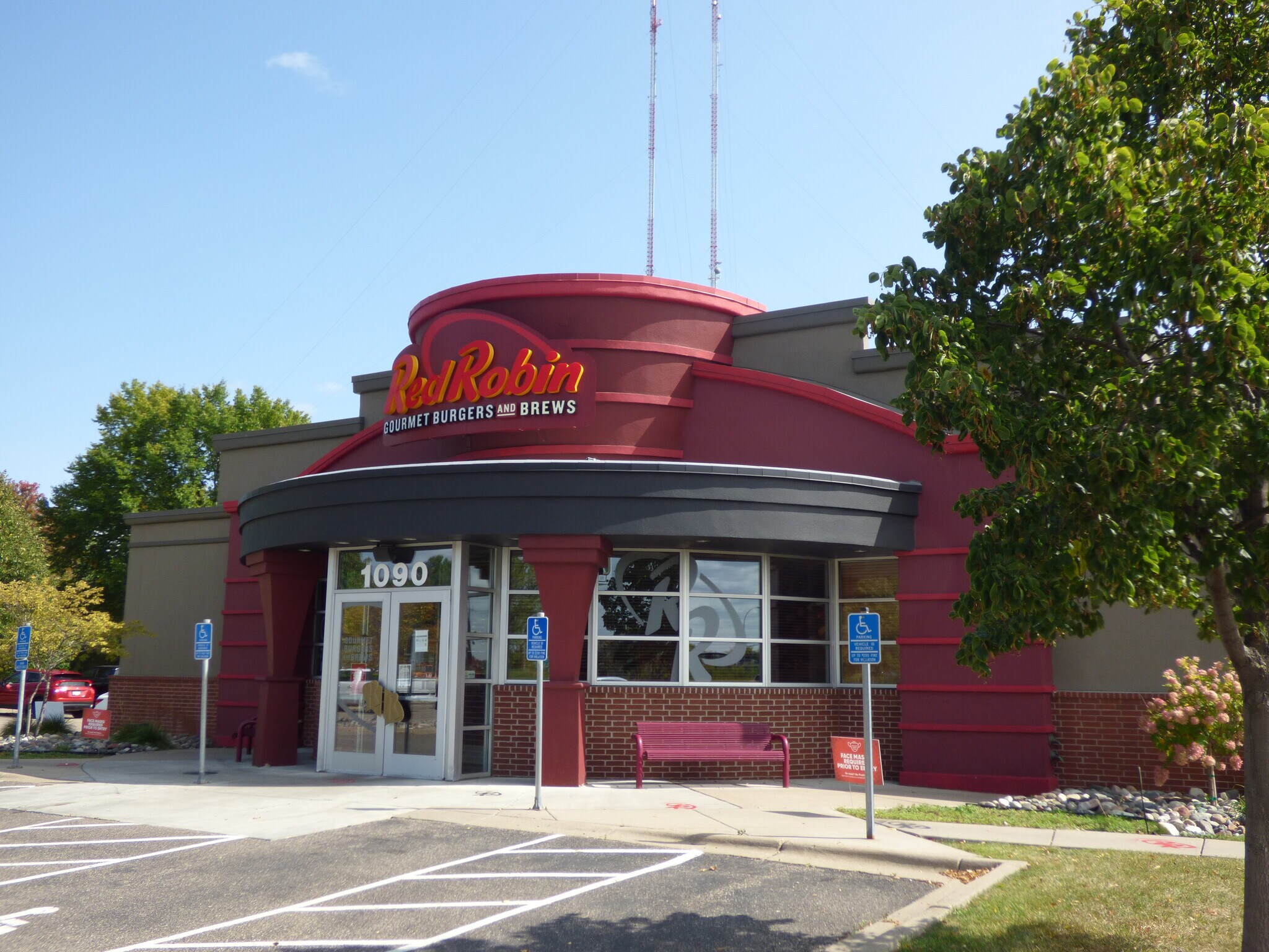 1090 Gramsie Rd, Shoreview, MN for sale Building Photo- Image 1 of 1