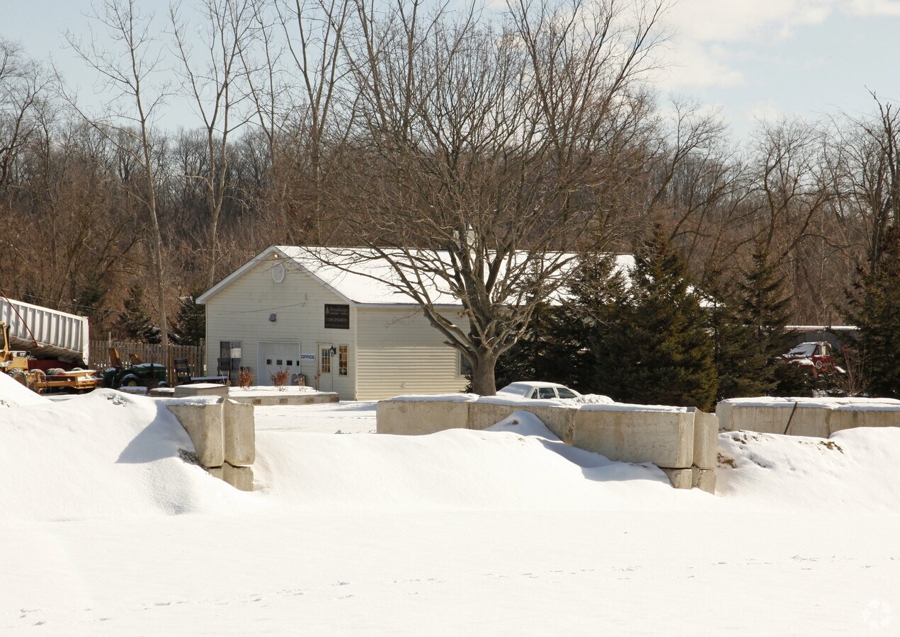 6350 Whitmore Lake Rd, Whitmore Lake, MI 48189