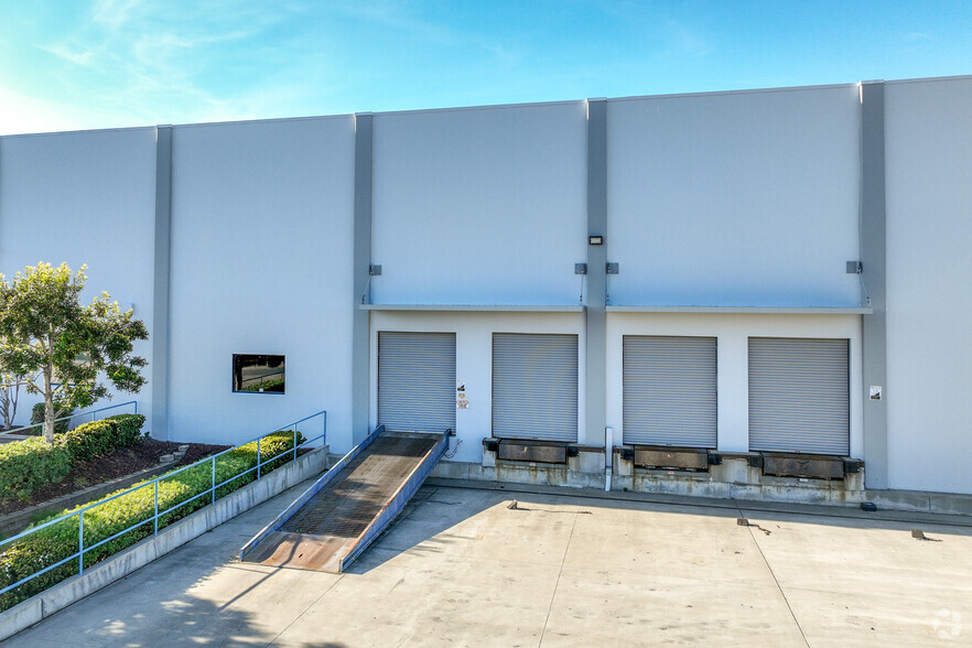 2009-2021 Farallon Dr, San Leandro, CA for lease - Building Photo - Image 3 of 9