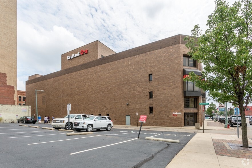 202 2nd St NE, Canton, OH for sale - Building Photo - Image 2 of 15