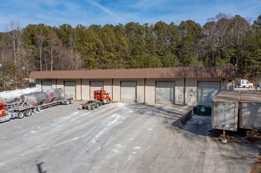 51 Hickory Springs Ind Dr, Holly Springs, GA for lease - Building Photo - Image 3 of 6