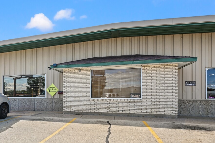2095 Kerper Blvd, Dubuque, IA for lease - Building Photo - Image 3 of 16
