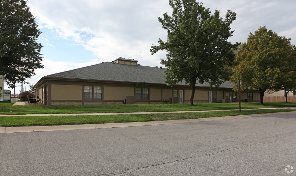 10600-10628 W 87th St, Overland Park, KS for lease - Building Photo - Image 2 of 17