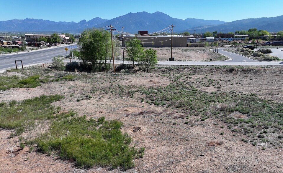 1511 Paseo Del Pueblo Sur, Taos, NM for sale - Building Photo - Image 2 of 8