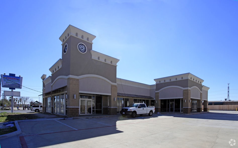 11405 Bellaire Blvd, Houston, TX for lease - Building Photo - Image 2 of 9