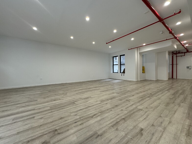 446-452 Fort Washington Ave, New York, NY for lease - Interior Photo - Image 3 of 17