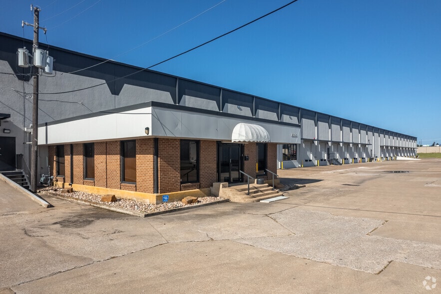 8330 Endicott Ln, Dallas, TX for lease - Building Photo - Image 3 of 8