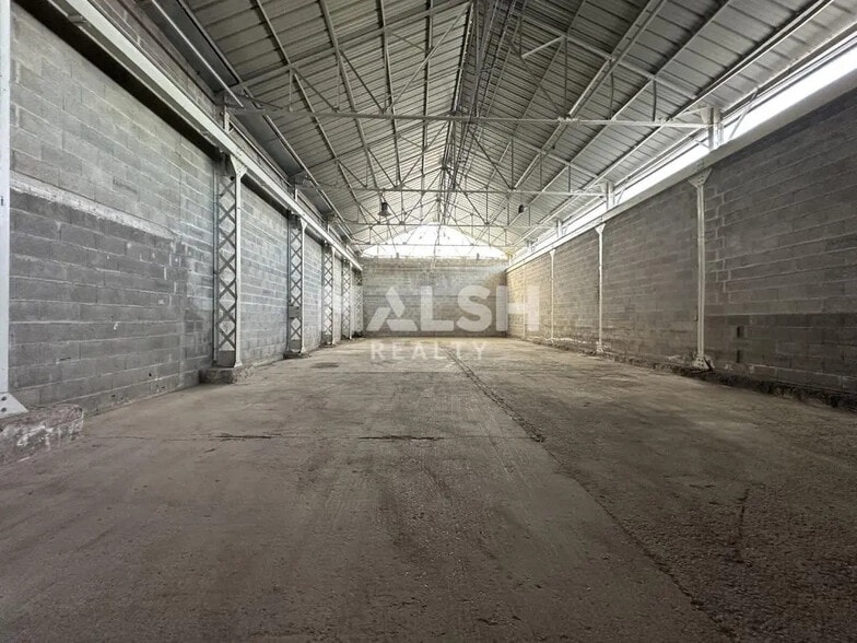 Flex in Chassieu for lease - Interior Photo - Image 3 of 8