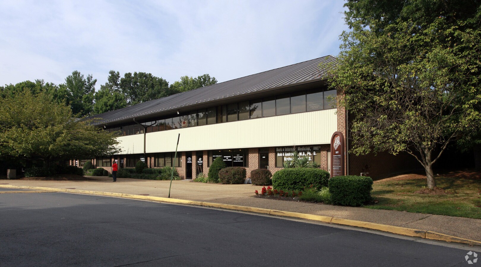 5631 Burke Centre Pky, Burke, VA 22015