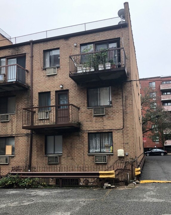 6611 Austin St, Rego Park, NY 11374