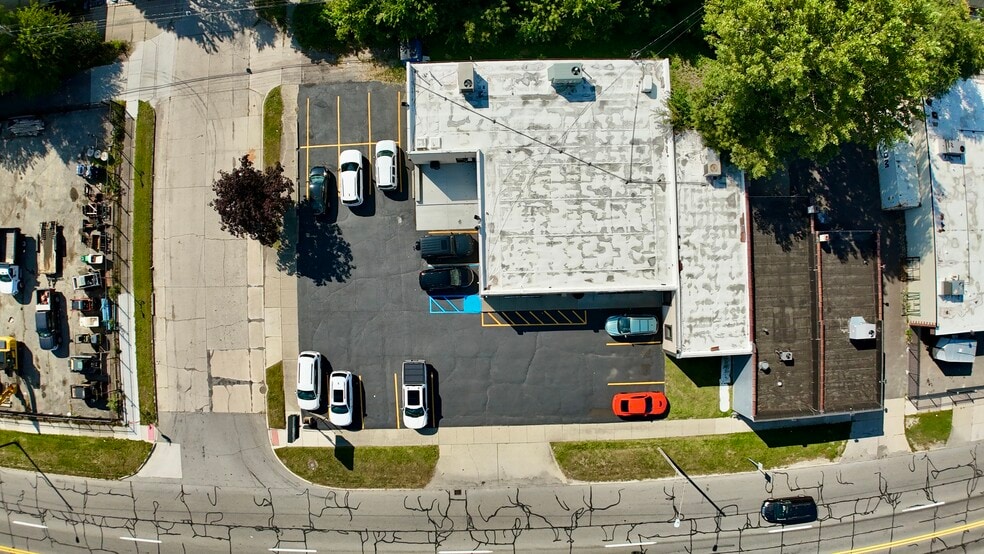 22211 W Warren St, Dearborn Heights, MI for lease - Building Photo - Image 3 of 6