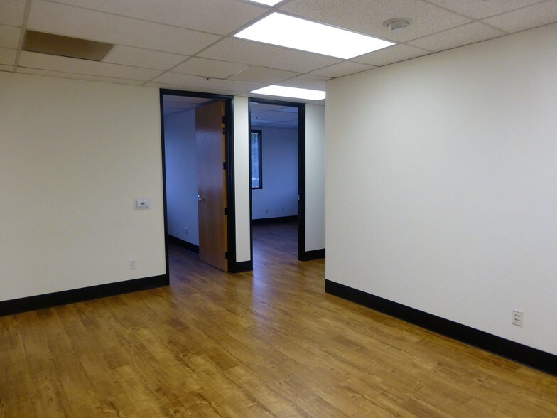Small Office Space Multiple Large Windows, Thousand Oaks, CA, 91362