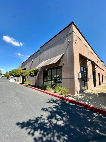 1013 Nichols Dr, Rocklin, CA for lease - Building Photo - Image 1 of 9