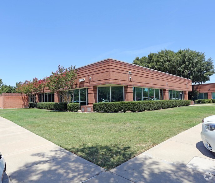 6330 Commerce Dr, Irving, TX for lease - Building Photo - Image 1 of 22