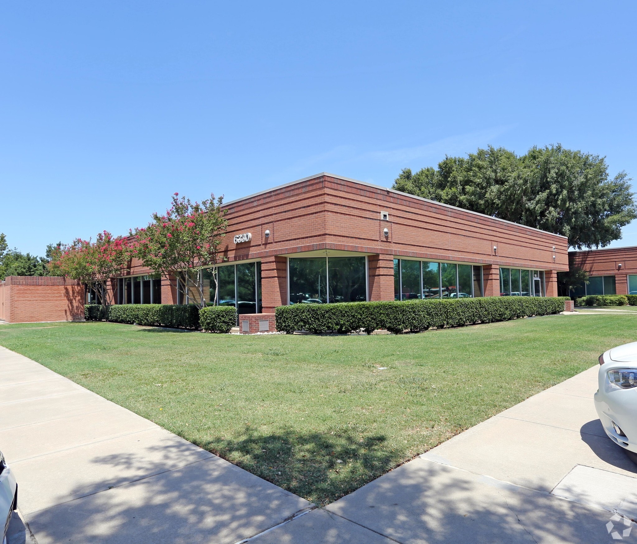 6330 Commerce Dr, Irving, TX for lease Building Photo- Image 1 of 23