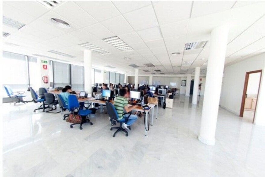 Office in SEVILLA for lease - Building Photo - Image 3 of 10