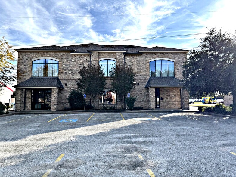 2140 W Grande Blvd, Tyler, TX for lease - Building Photo - Image 1 of 52