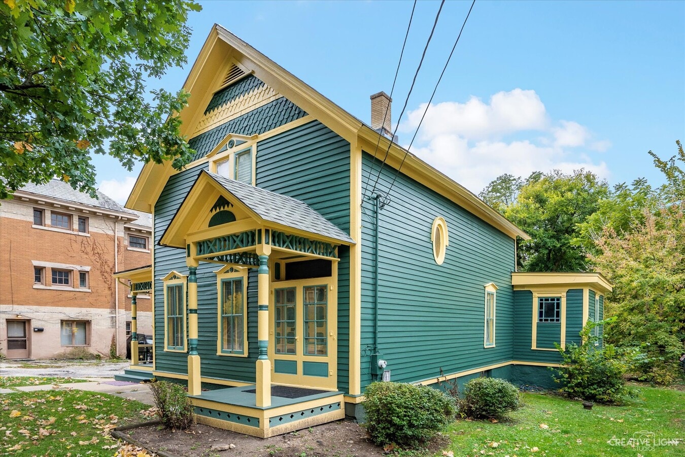 16 N Gifford St, Elgin, IL 60120