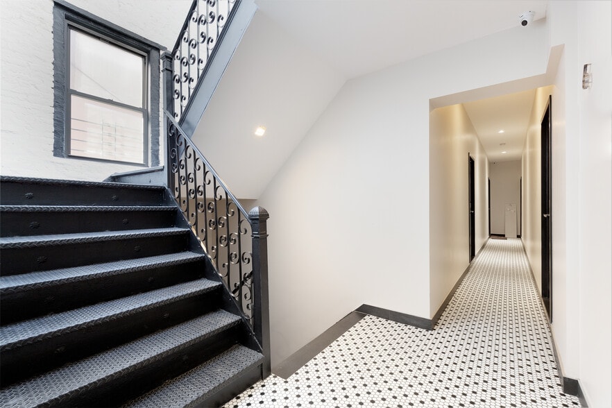 59-61 Thompson St, New York, NY for sale - Building Photo - Image 3 of 11