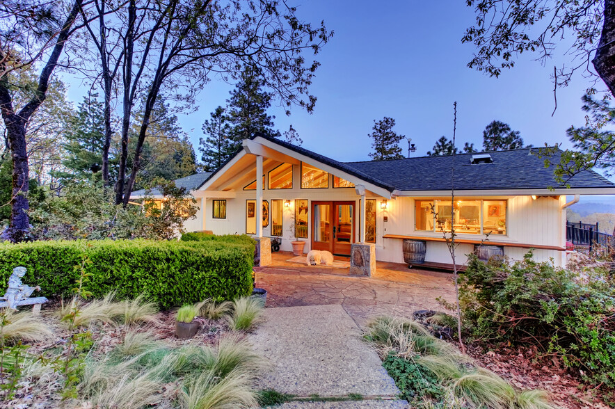 19698 View Forever Ln, Grass Valley, CA for sale - Primary Photo - Image 1 of 1