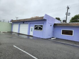 Sneakers Bar & Grill - NNN Property