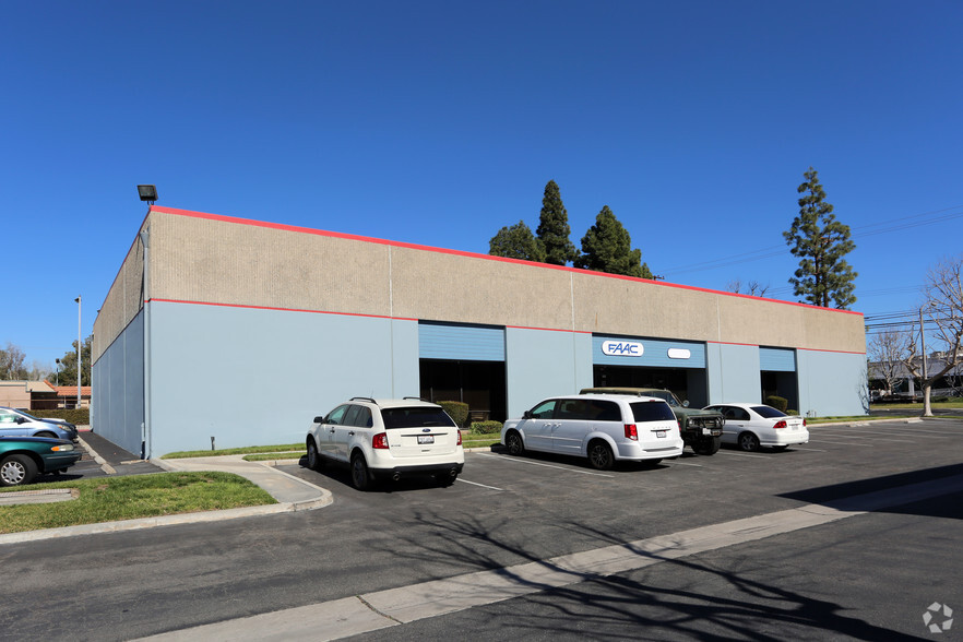 351-357 S Acacia Ave, Fullerton, CA for lease - Building Photo - Image 1 of 3