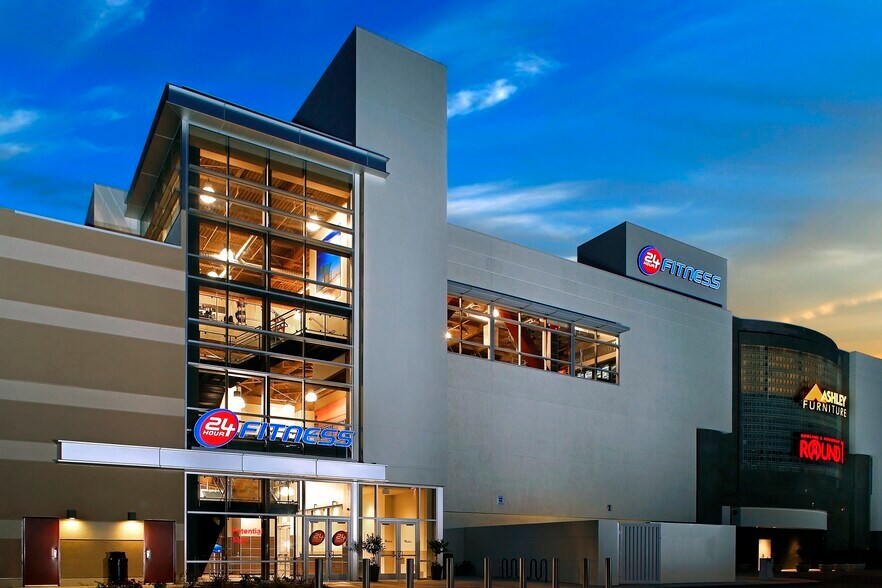 2727 N Main St, Santa Ana, CA 92705 MainPlace Mall