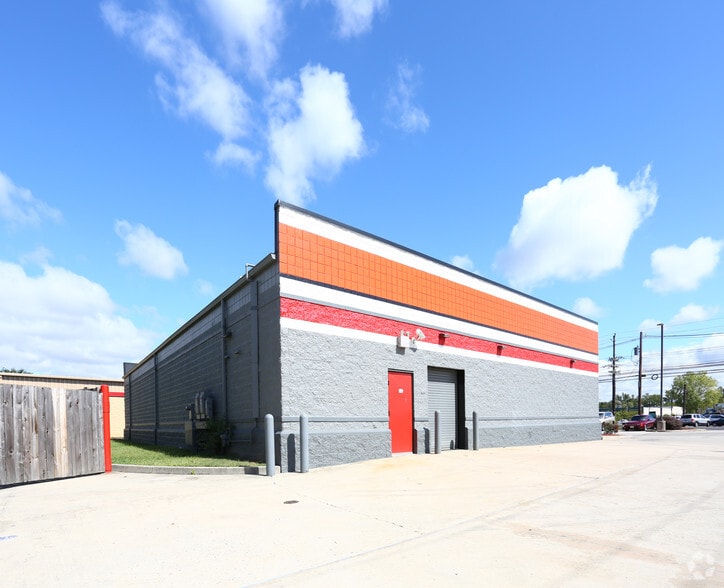 2643 Mt Ephraim Ave, Camden, NJ for sale - Building Photo - Image 2 of 3