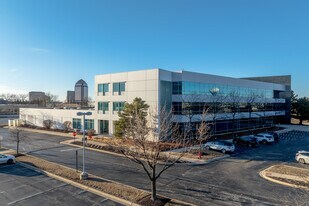 900 N Arlington Heights Rd, Itasca IL - Warehouse