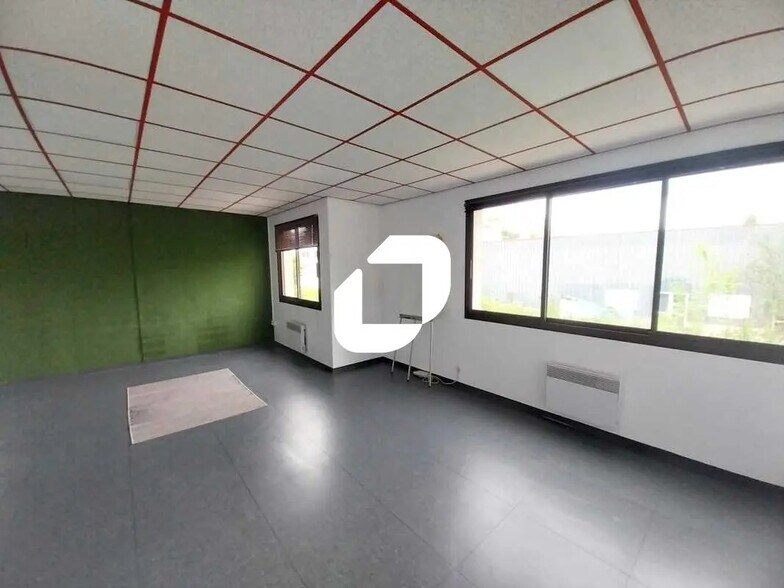 Office in BOISSY-L'AILLERIE for lease - Interior Photo - Image 2 of 17