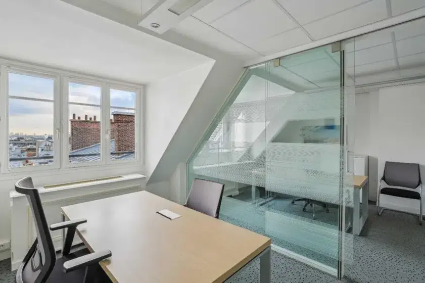 Office in Paris for lease Interior Photo- Image 1 of 4