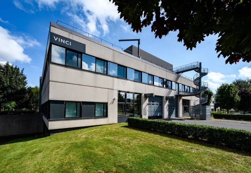 Office in Antony for lease - Building Photo - Image 2 of 8