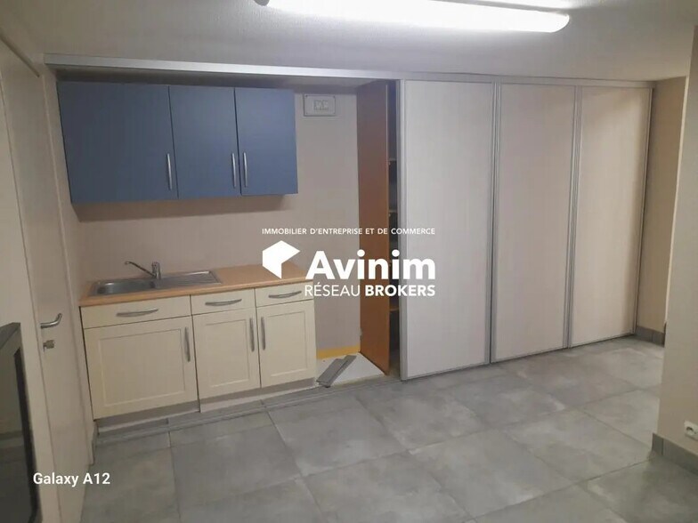 Retail in Fay-aux-Loges for sale - Interior Photo - Image 3 of 12