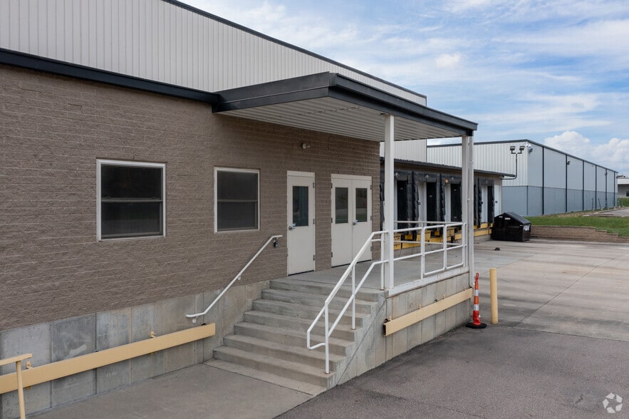 2881 E Sharon Rd, Cincinnati, OH for lease - Building Photo - Image 3 of 6