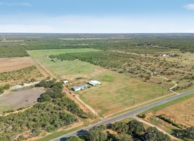 27 +/- AC | 9009 FM 462, Hondo, TX 78861 - Barndominium