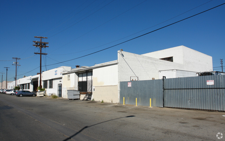 3113-3115 E 11th St, Los Angeles, CA for lease - Building Photo - Image 2 of 7