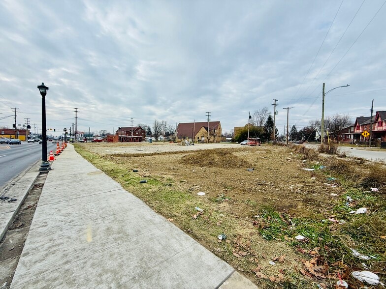 2301 Cleveland Ave, Columbus, OH for sale - Building Photo - Image 2 of 11
