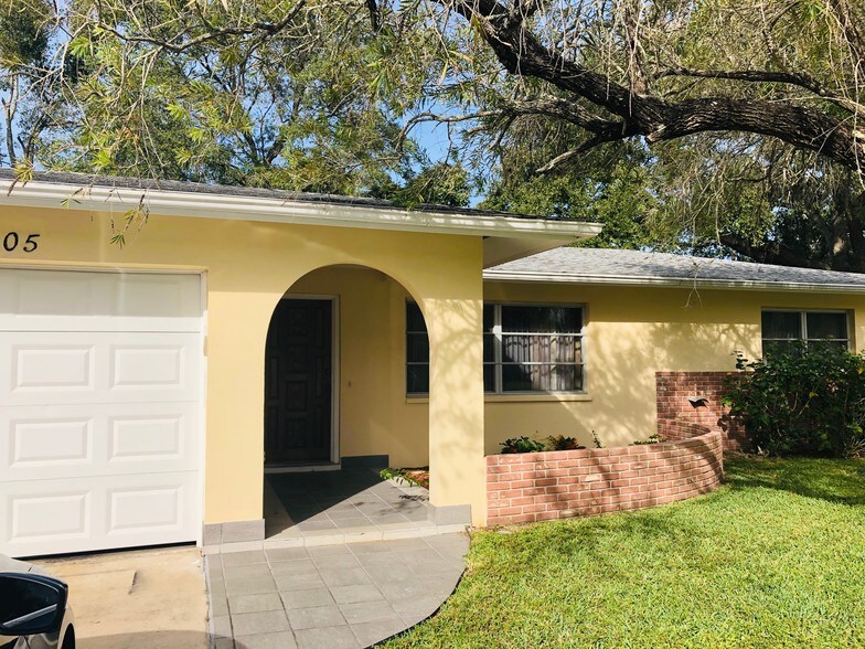 3405 Keene Park Dr, Largo, FL 33771