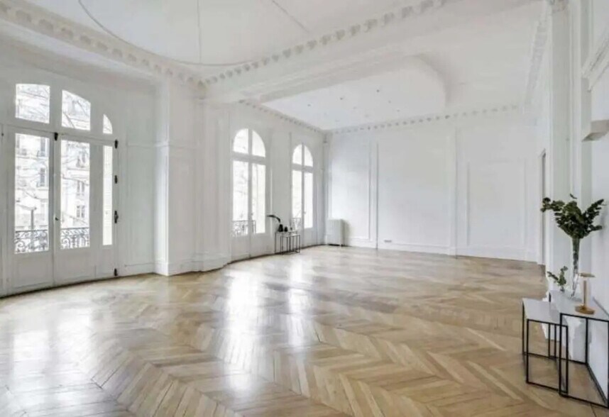 Office in Paris for lease - Interior Photo - Image 2 of 8