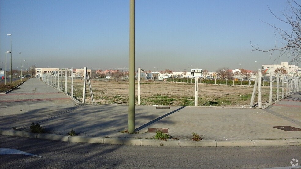 Calle de Berzosa de Lozoya, 6, Madrid, Madrid for sale - Building Photo - Image 2 of 7