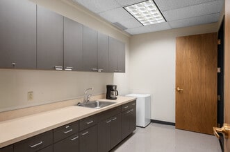 24950-25000 Country Club Blvd, North Olmsted, OH for lease Interior Photo- Image 2 of 10