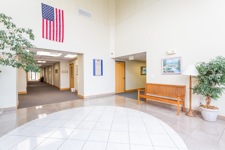 153 S Main St, Newtown, CT for lease - Building Photo - Image 3 of 5